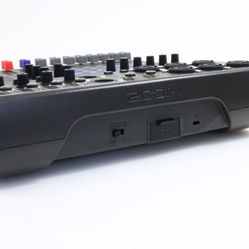 LiveTrak L-8 [デジタルミキサー/レコーダー]