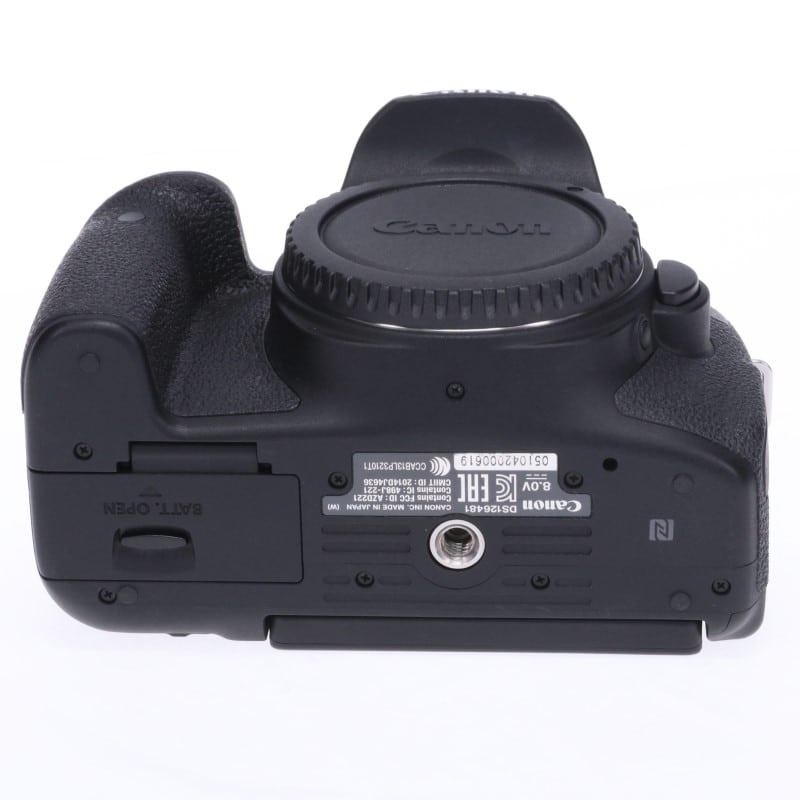 EOS 8000D ボディー