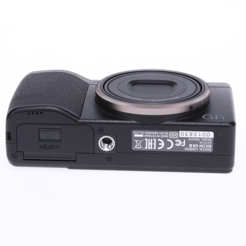 RICOH GR III