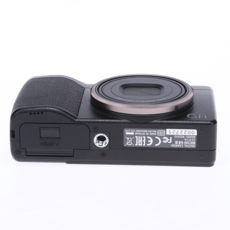 RICOH GR III