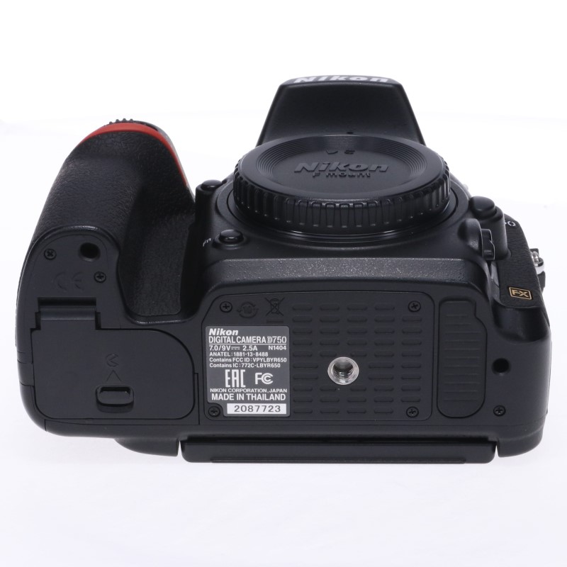 D750