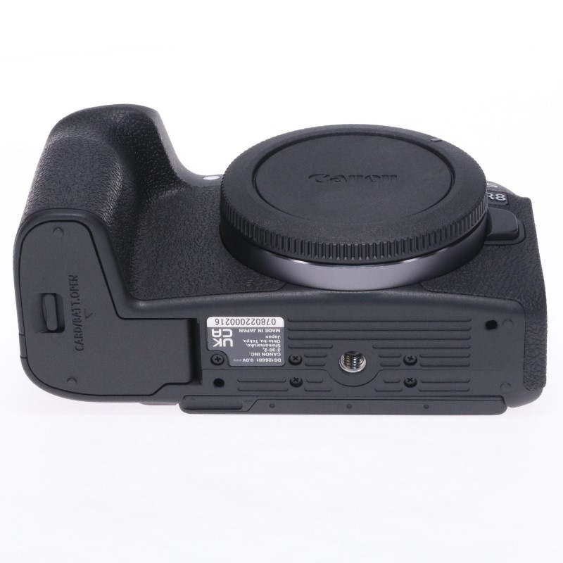 EOS R8