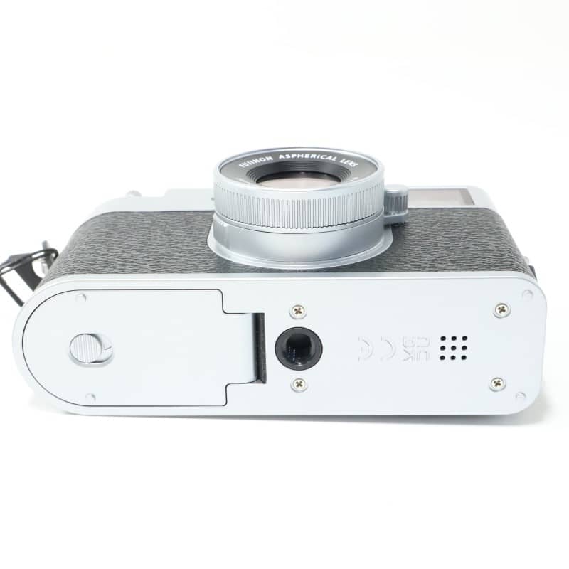 X half (FUJIFILM X-HF1) シルバー