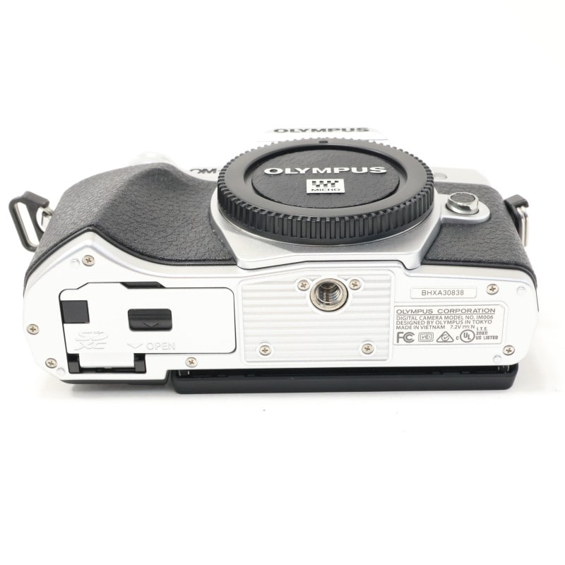 OLYMPUS／OM SYSTEM OM-D E-M10 Mark III シルバー 中古