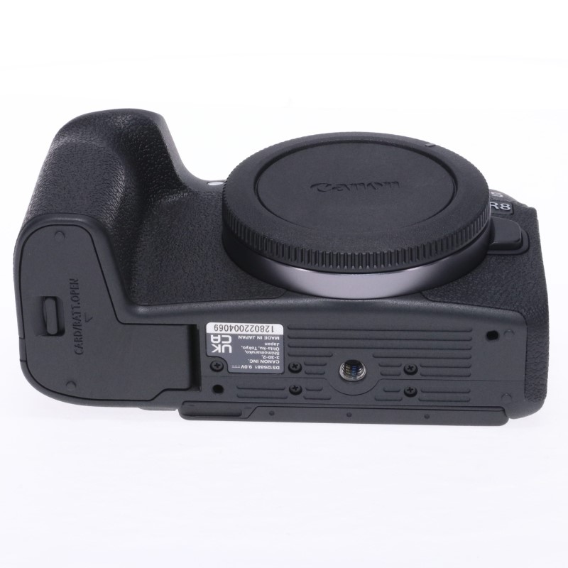 EOS R8