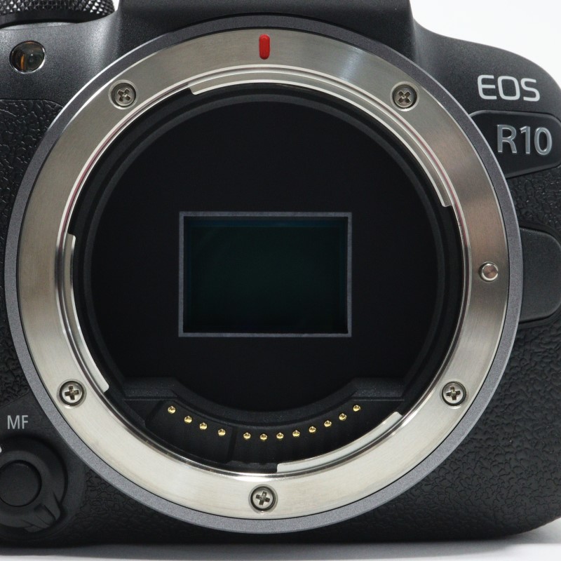 EOS R10