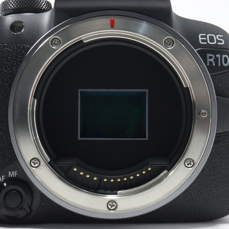 EOS R10