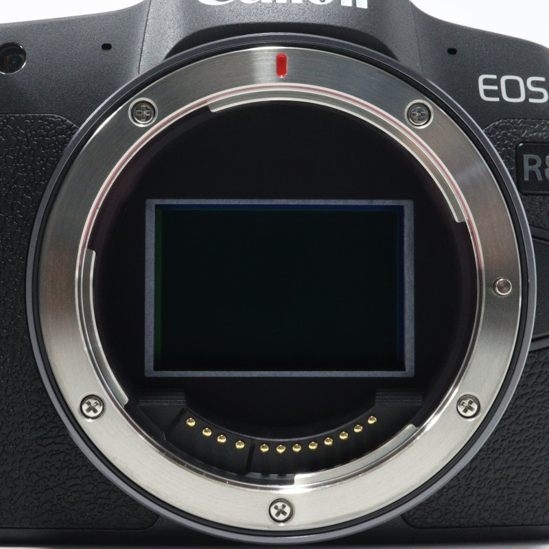 EOS R8