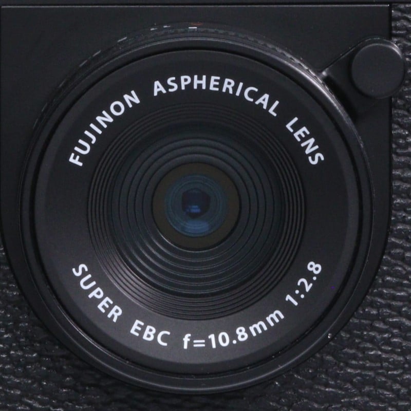 X half (FUJIFILM X-HF1) ブラック