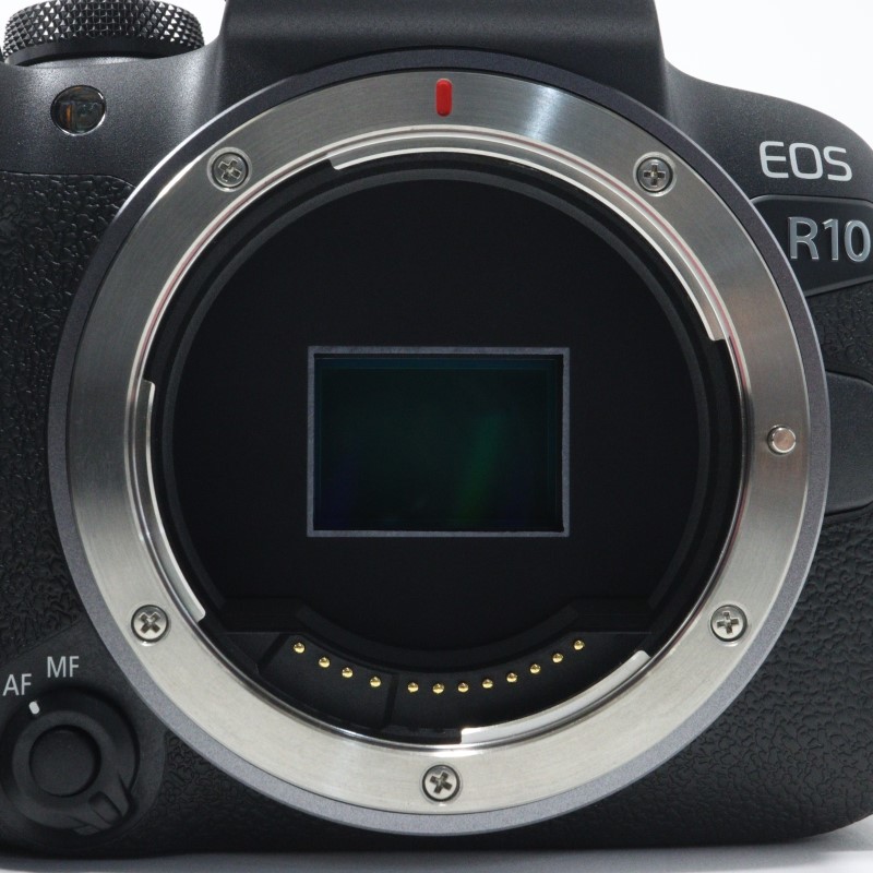 EOS R10