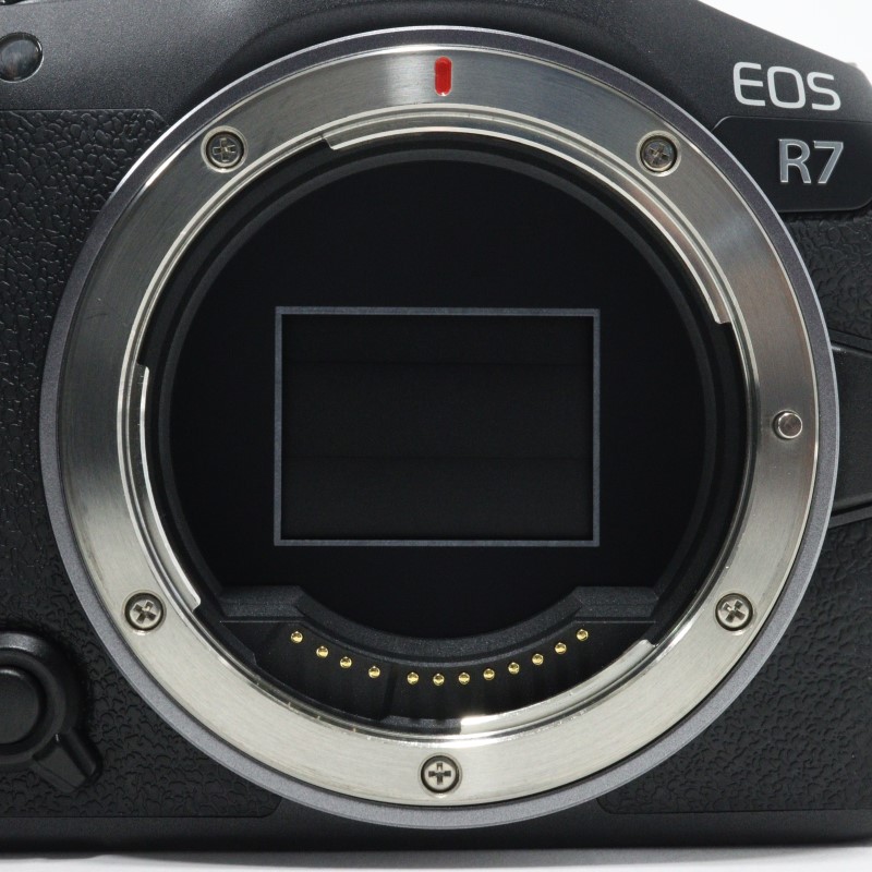 EOS R7