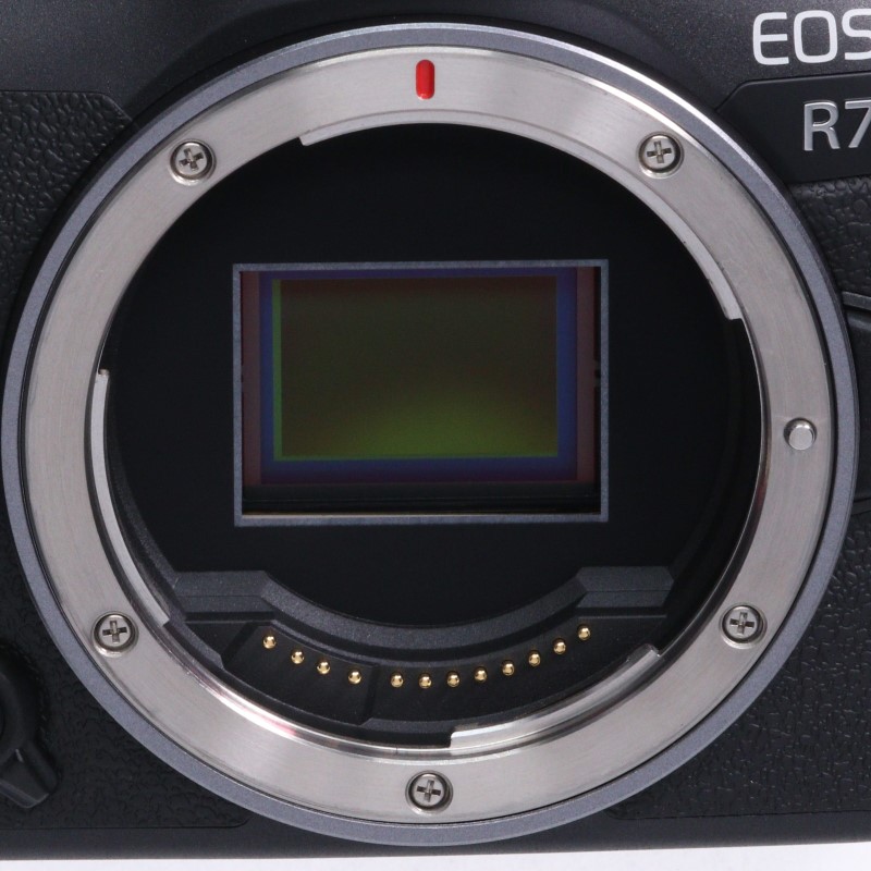 EOS R7