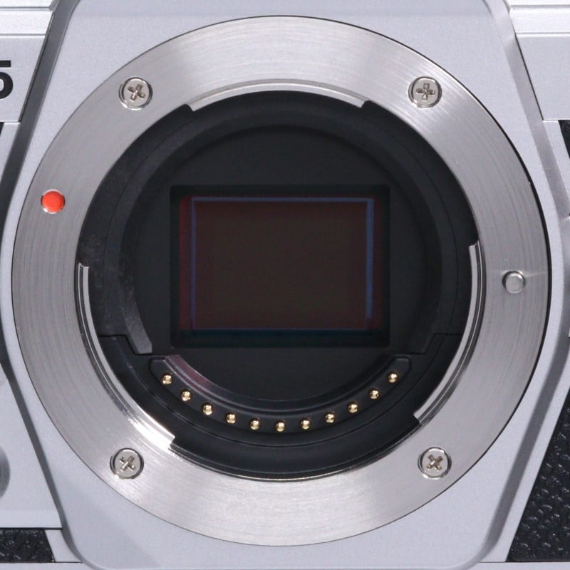 OM SYSTEM OM-5 ボディー シルバー