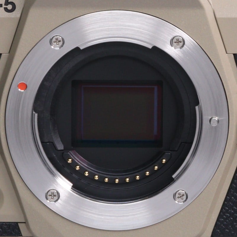 OM SYSTEM OM-5 Mark II ボディー サンドベージュ