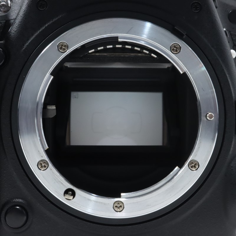 D750