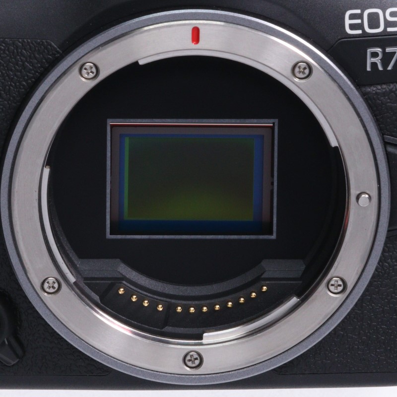 EOS R7