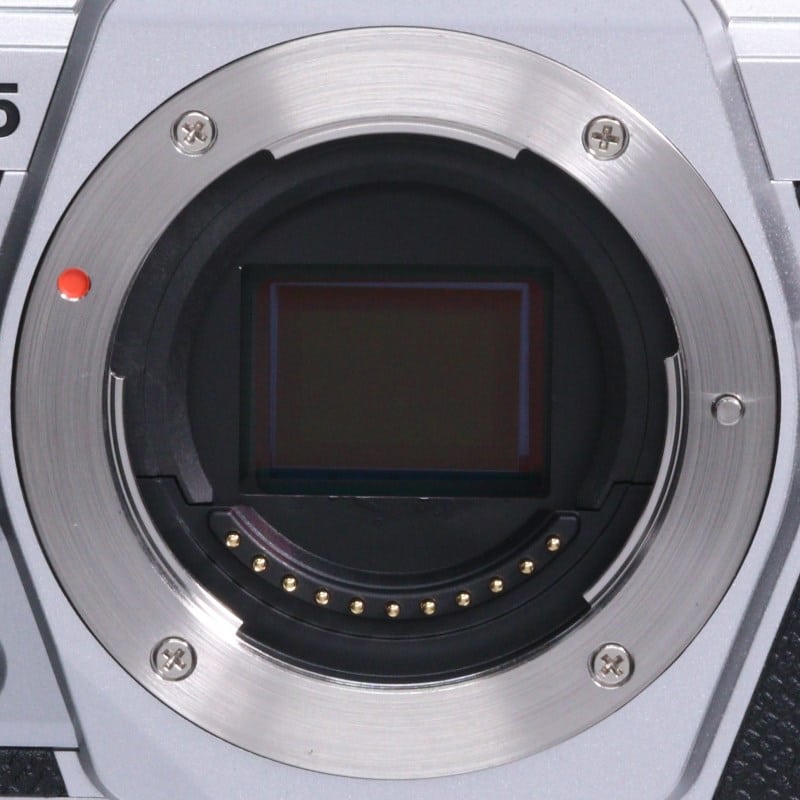 OM SYSTEM OM-5 ボディー シルバー