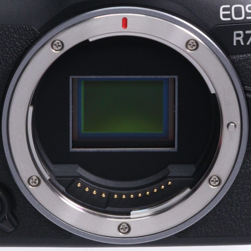 EOS R7
