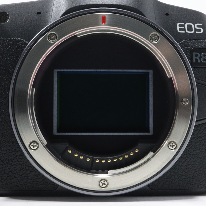 EOS R8