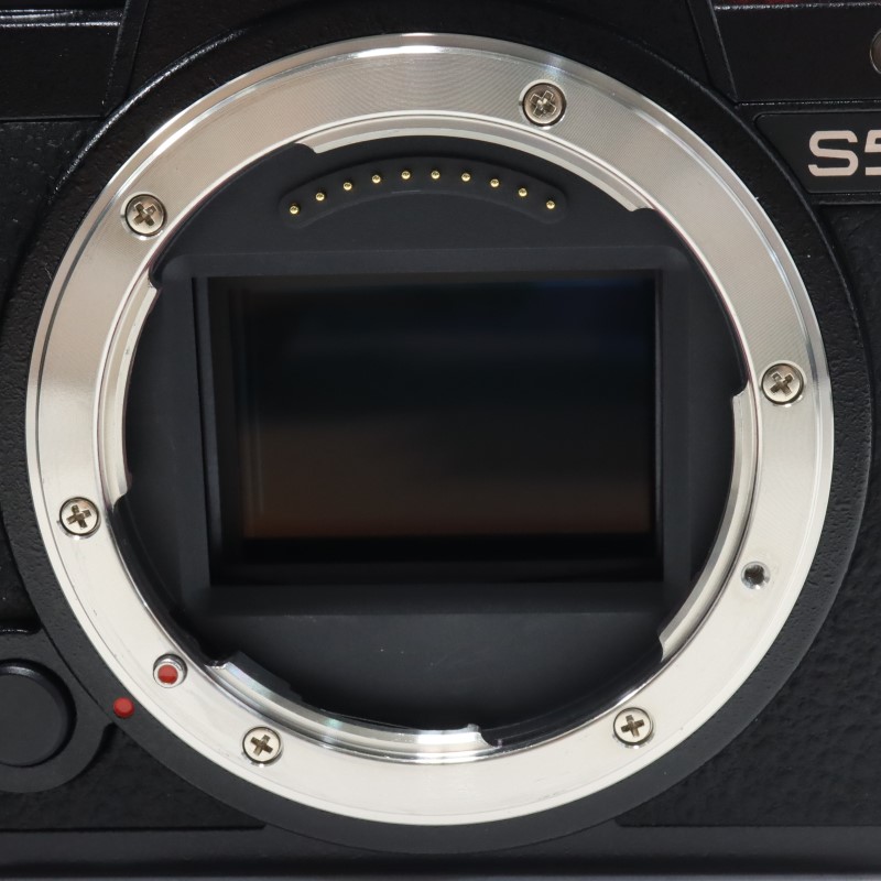 【美品】Panasonic LUMIX S5 Panasonic LUMIX S5 ボディ DC-S5 中古 C2120183596065｜フジヤカメラ