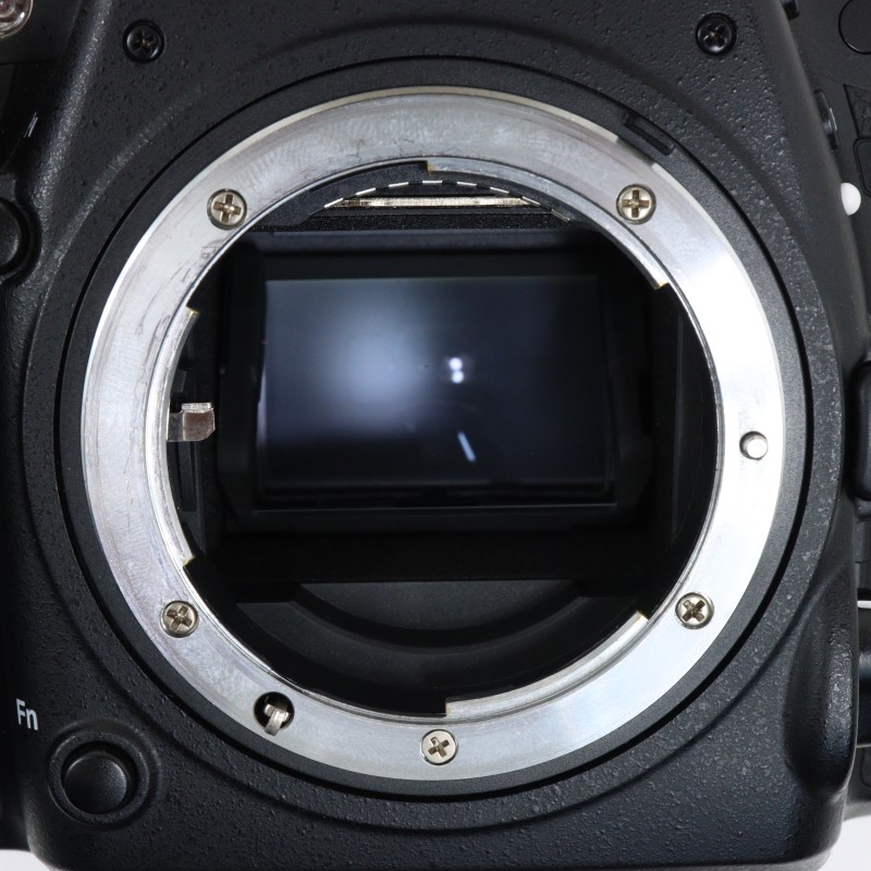 D750