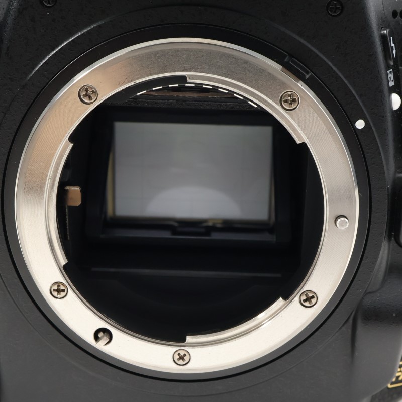 D810
