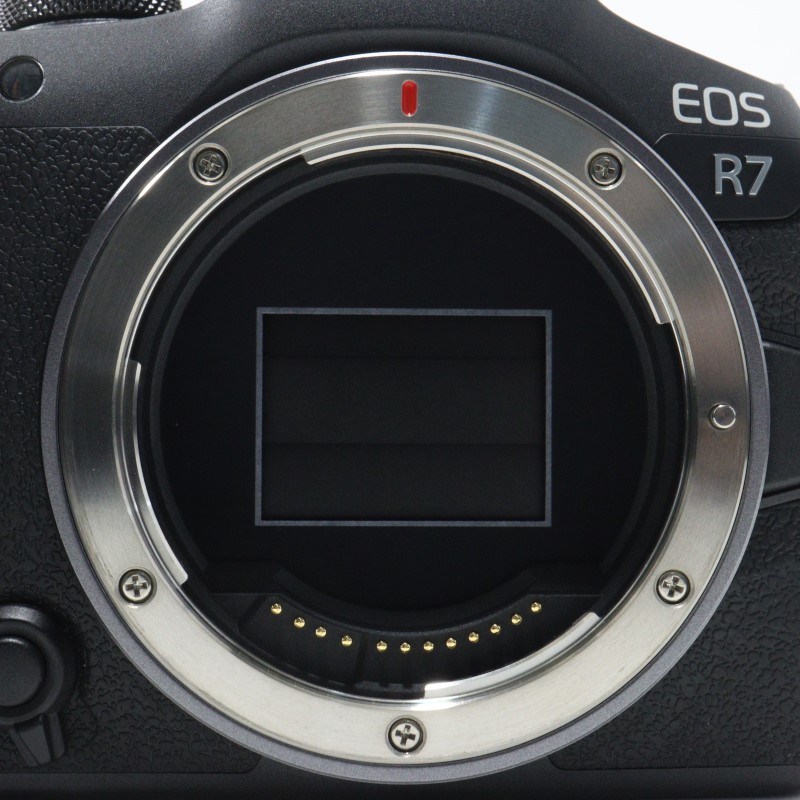 EOS R7