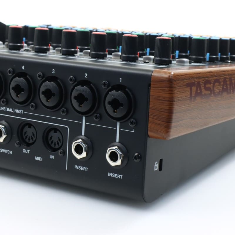 Model 12 [12トラックレコーディングミキサー]