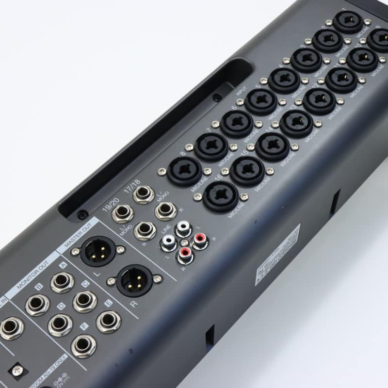LiveTrak L-20R