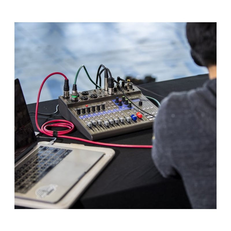 LiveTrak L-8