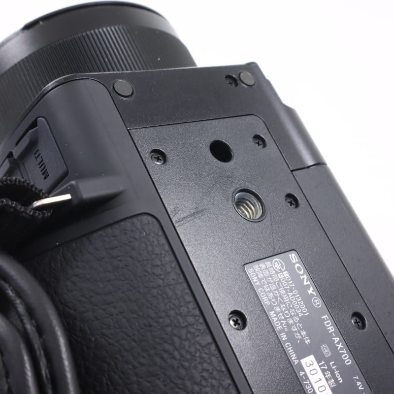 FDR-AX700 FDR-AX700/BC