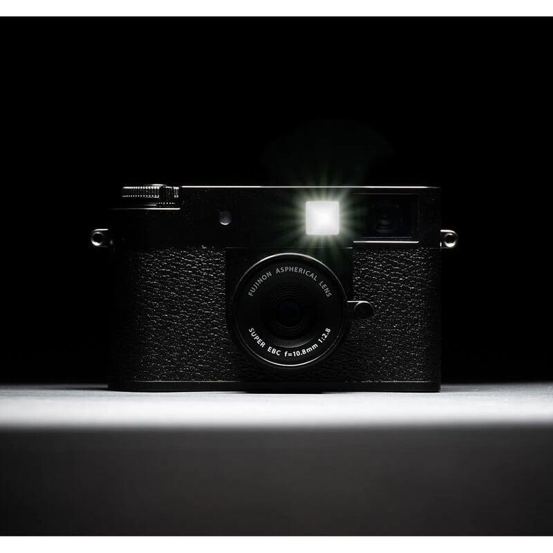 X half (FUJIFILM X-HF1) ブラック（2025年6月26日発売予定）