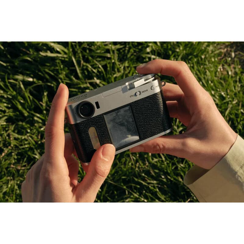 X half (FUJIFILM X-HF1) シルバー（2025年6月26日発売予定）