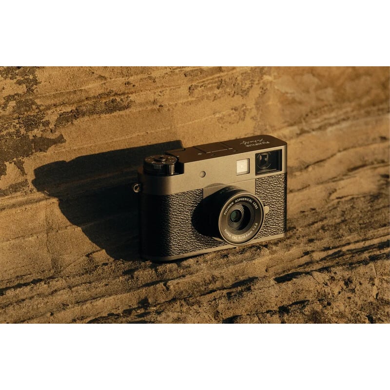 X half (FUJIFILM X-HF1) チャコールシルバー（2025年6月26日発売予定）