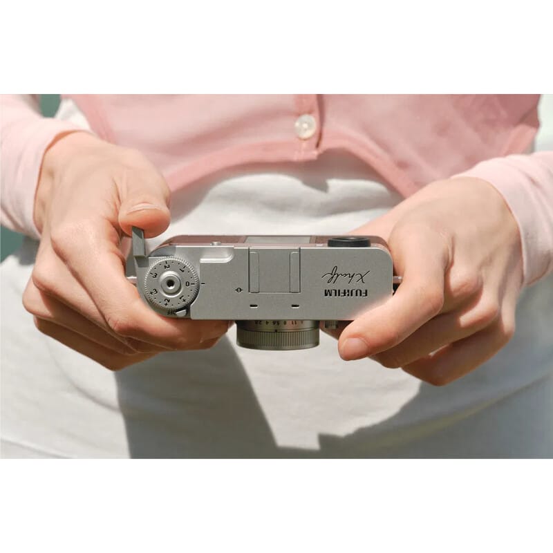 X half (FUJIFILM X-HF1) シルバー（2025年6月26日発売予定）