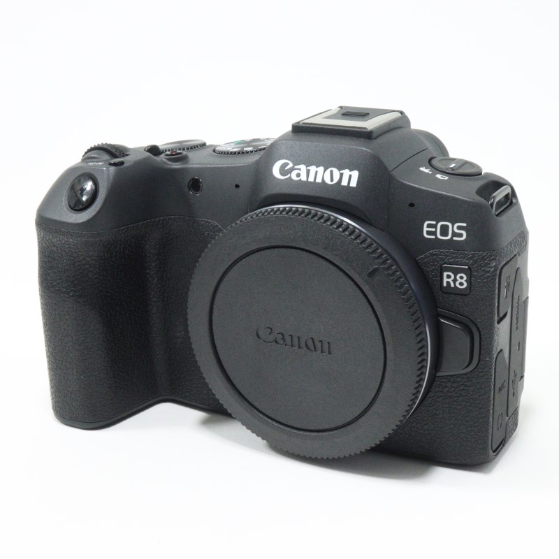 EOS R8