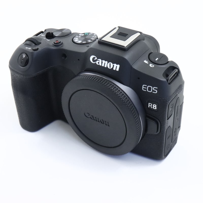 EOS R8