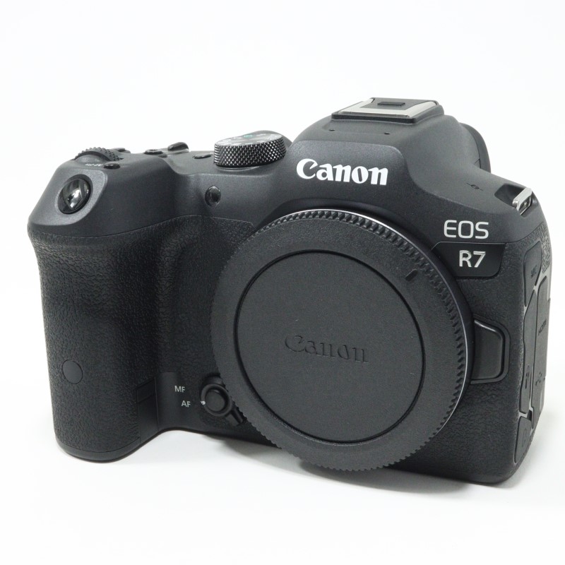 EOS R7