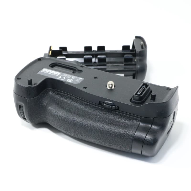 Nikon マルチパワーバッテリーパック MB-D17 中古