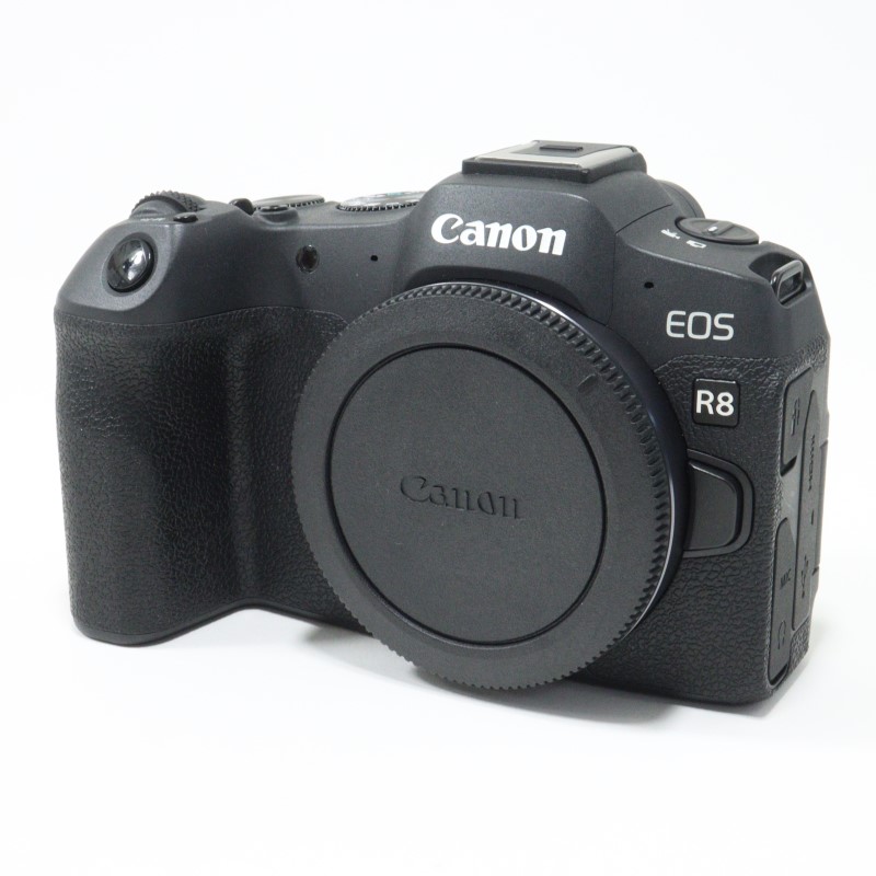EOS R8