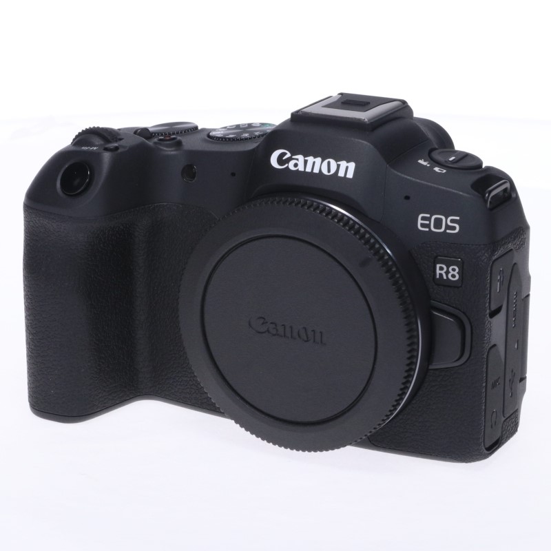 EOS R8