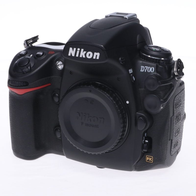 D700