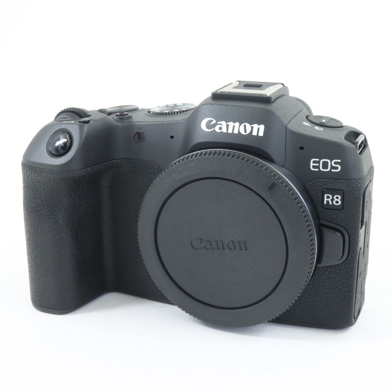 EOS R8