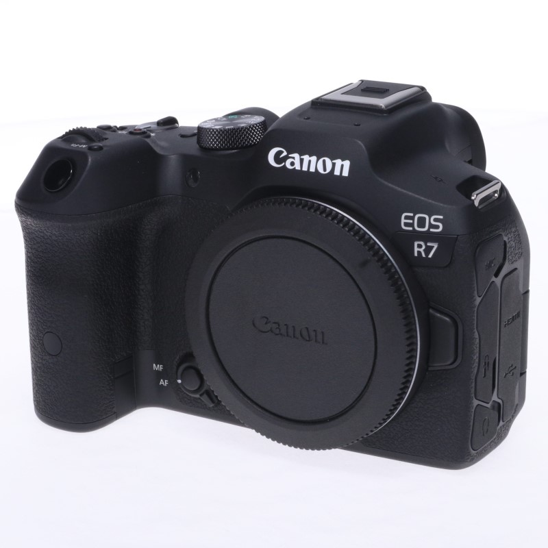 EOS R7