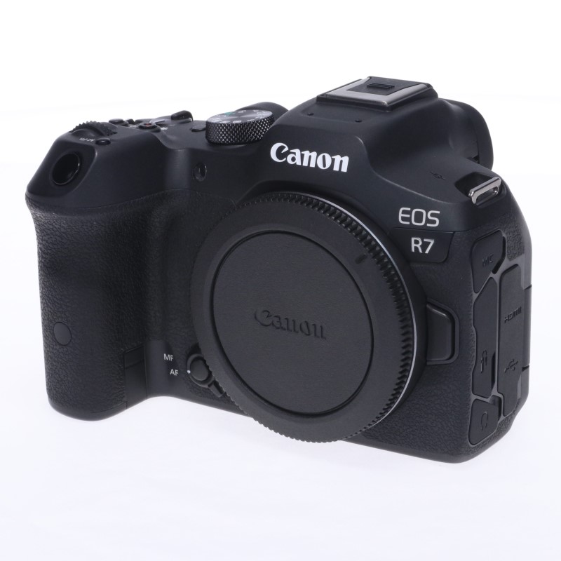 EOS R7