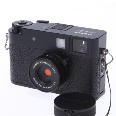 X half (FUJIFILM X-HF1) ブラック
