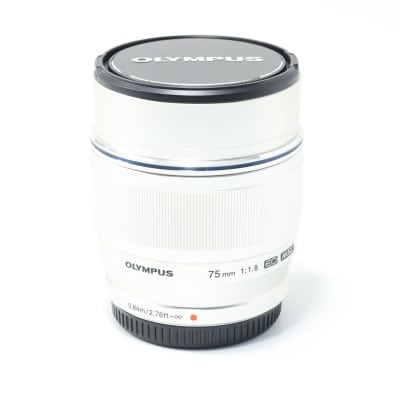 M.ZUIKO DIGITAL ED 75mm F1.8 シルバー