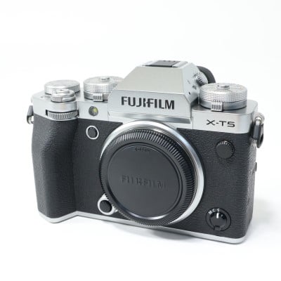 美品！FUJIFILM X-T5 本体 箱付き 付属品未使用 美品！FUJIFILM X-T5 本体 箱付き 付属品未使用 Yahoo
