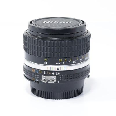AI Nikkor 28mm f/2.8S