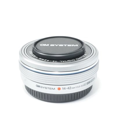 OM SYSTEM M.ZUIKO DIGITAL ED 14-42mm F3.5-5.6 EZ シルバー